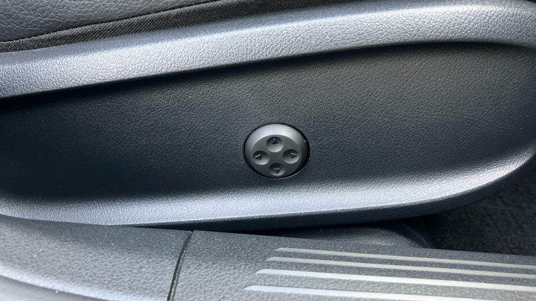 Mercedes-Benz CLA 220 AMG Line Premium Plus 4Matic 4dr Tip Auto Petrol Saloon